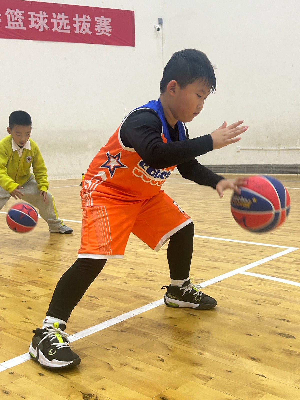 欧洲青少年篮球基本功训练视频